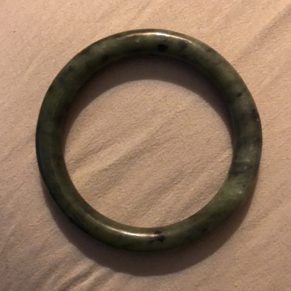 Jade bangle - Picture 2 of 2